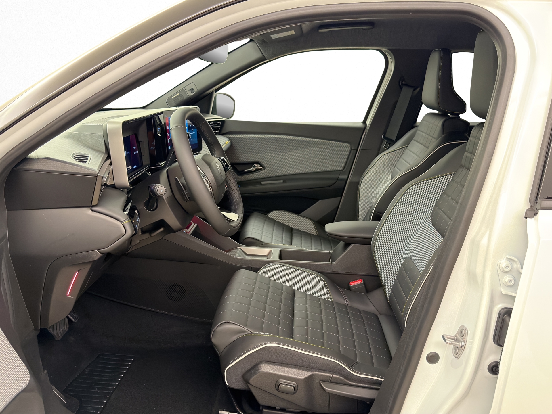 RENAULT R4 E-Tech Comfort Range iconic-image-7