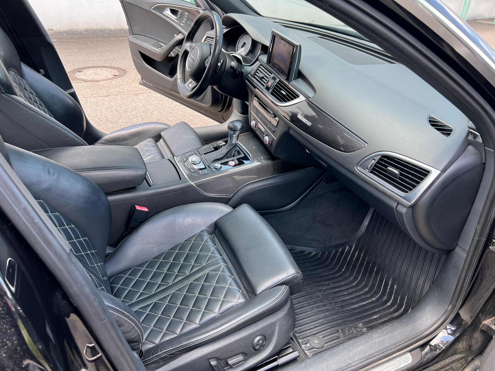 AUDI S6 Avant 4.0 TFSI V8 quattro S-tronic-image-8