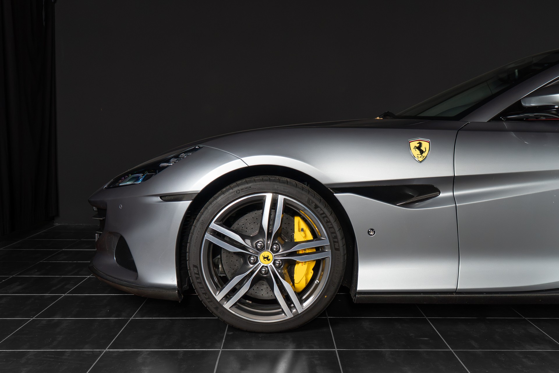 FERRARI Portofino M-image-5