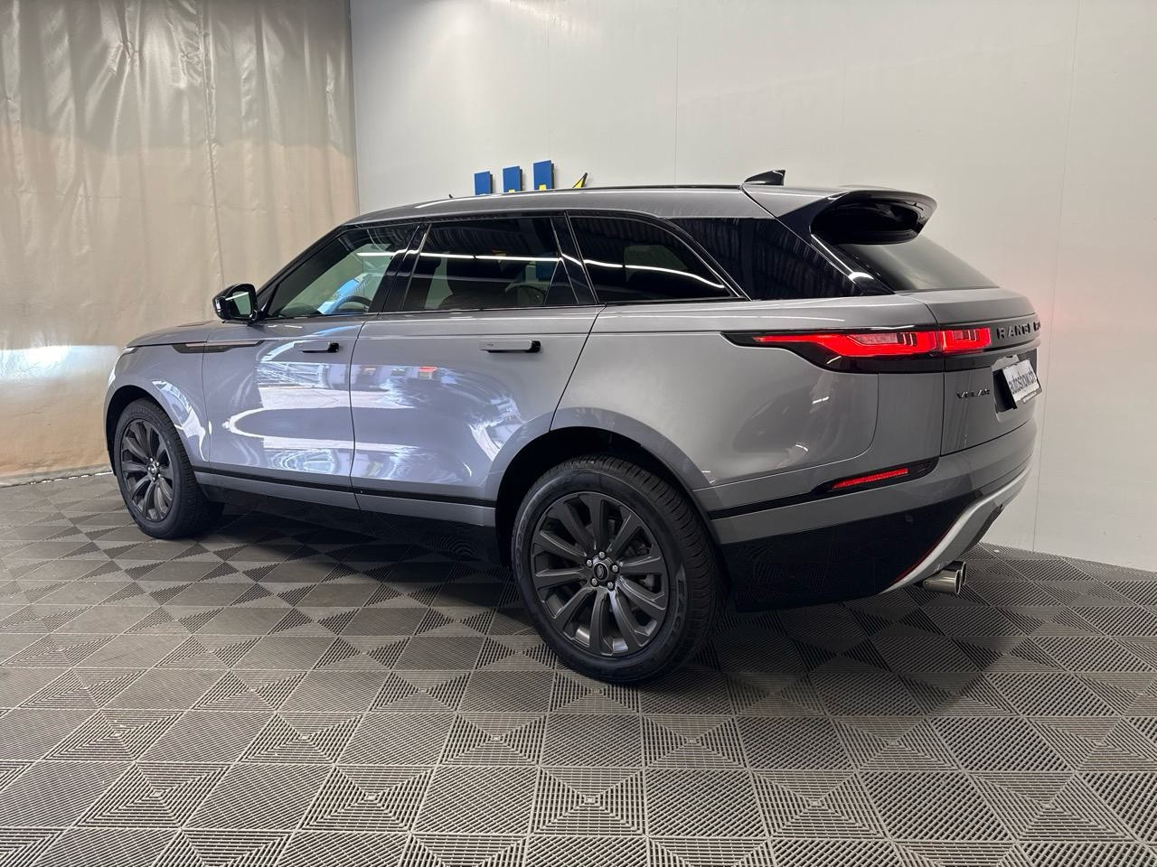 LAND ROVER Range Rover Velar D 200 R-Dynamic SE ic-image-1