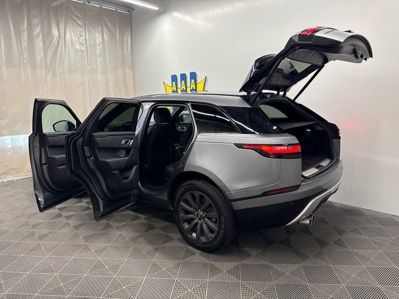 LAND ROVER Range Rover Velar D 200 R-Dynamic SE ic-image-12