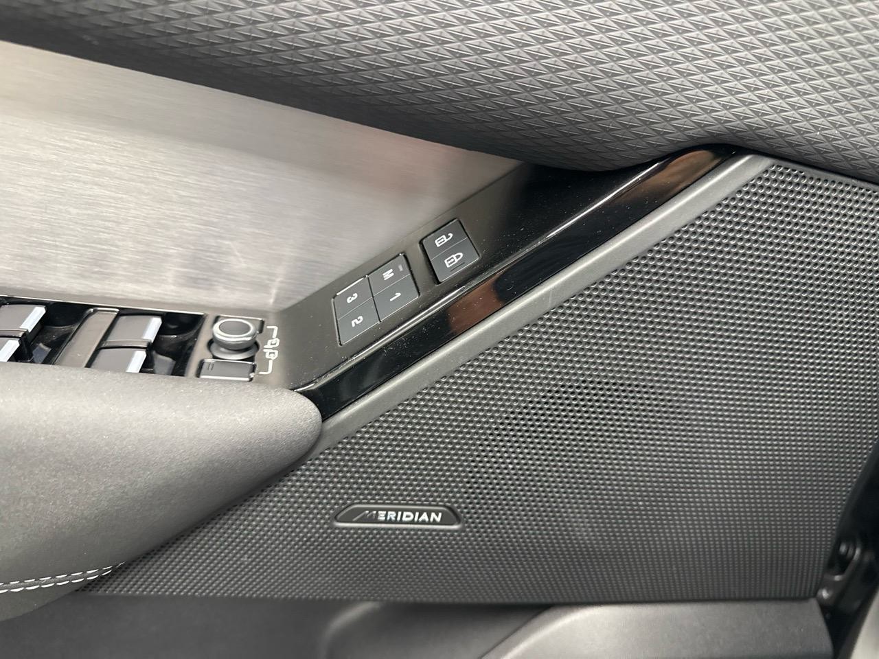 LAND ROVER Range Rover Velar D 200 R-Dynamic SE ic-image-5