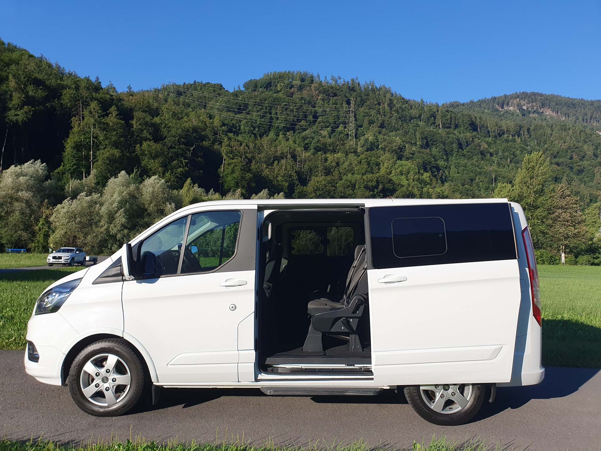 FORD Tourneo Custom 320 L1 2.0 TDCi 185 Titanium-image-4