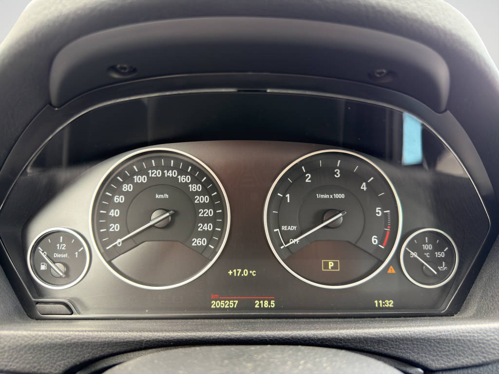 BMW 320d Touring xDrive-image-10