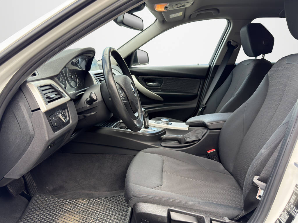 BMW 320d Touring xDrive-image-8