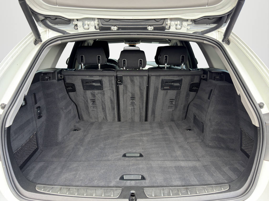 BMW 320d Touring xDrive-image-14