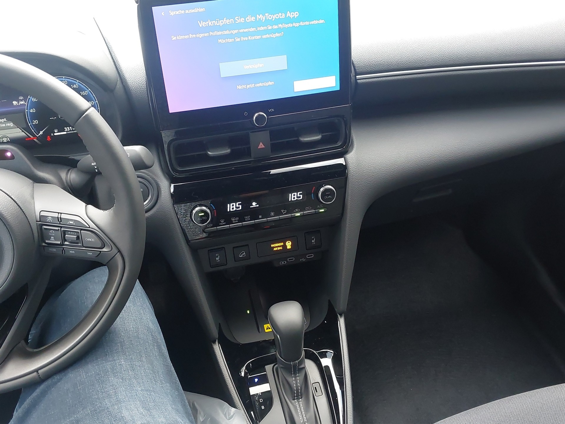 TOYOTA Yaris Cross 1.5 VVT-i HSD Premium AWD-i-image-11