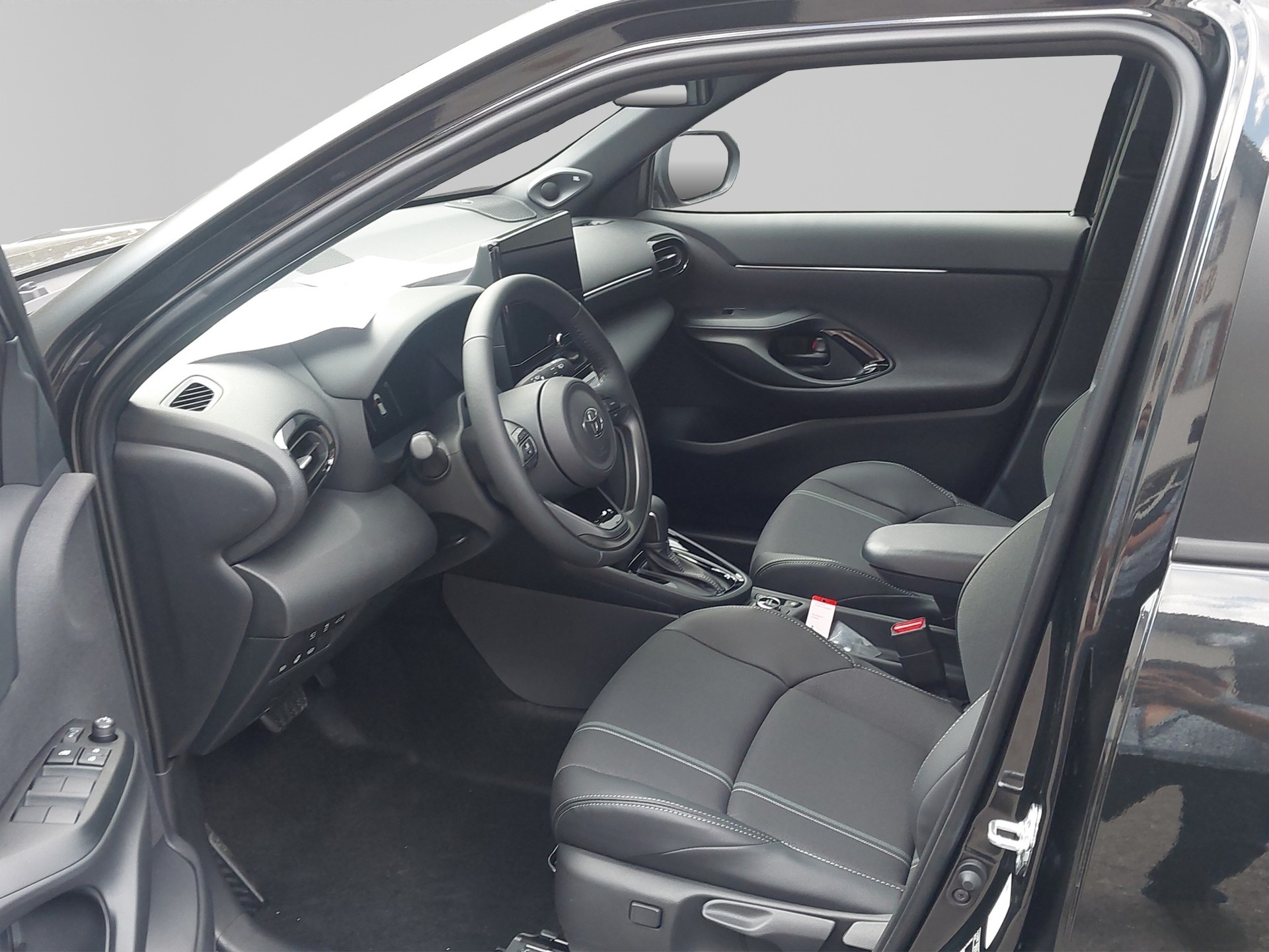 TOYOTA Yaris Cross 1.5 VVT-i HSD Premium AWD-i-image-8