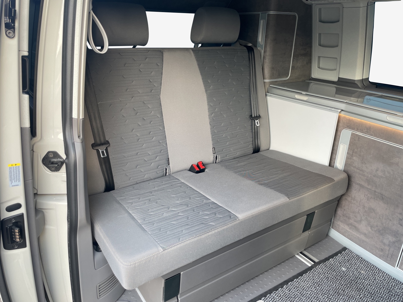 VW T6.1 California 2.0 TDI Ocean Liberty DSG-image-11