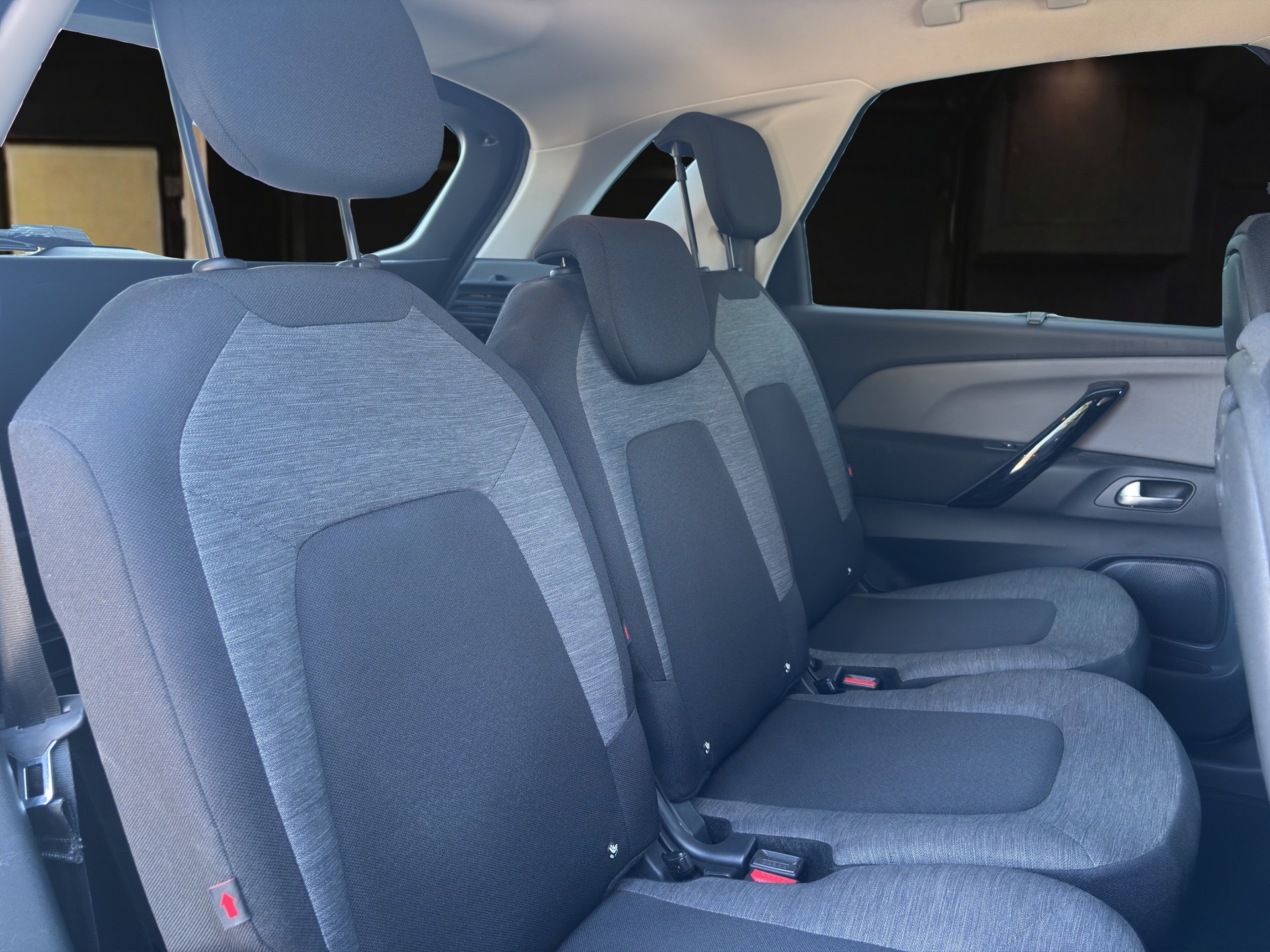 CITROEN C4 Picasso 1.6i 16V THP Feel Edition EAT6-image-13