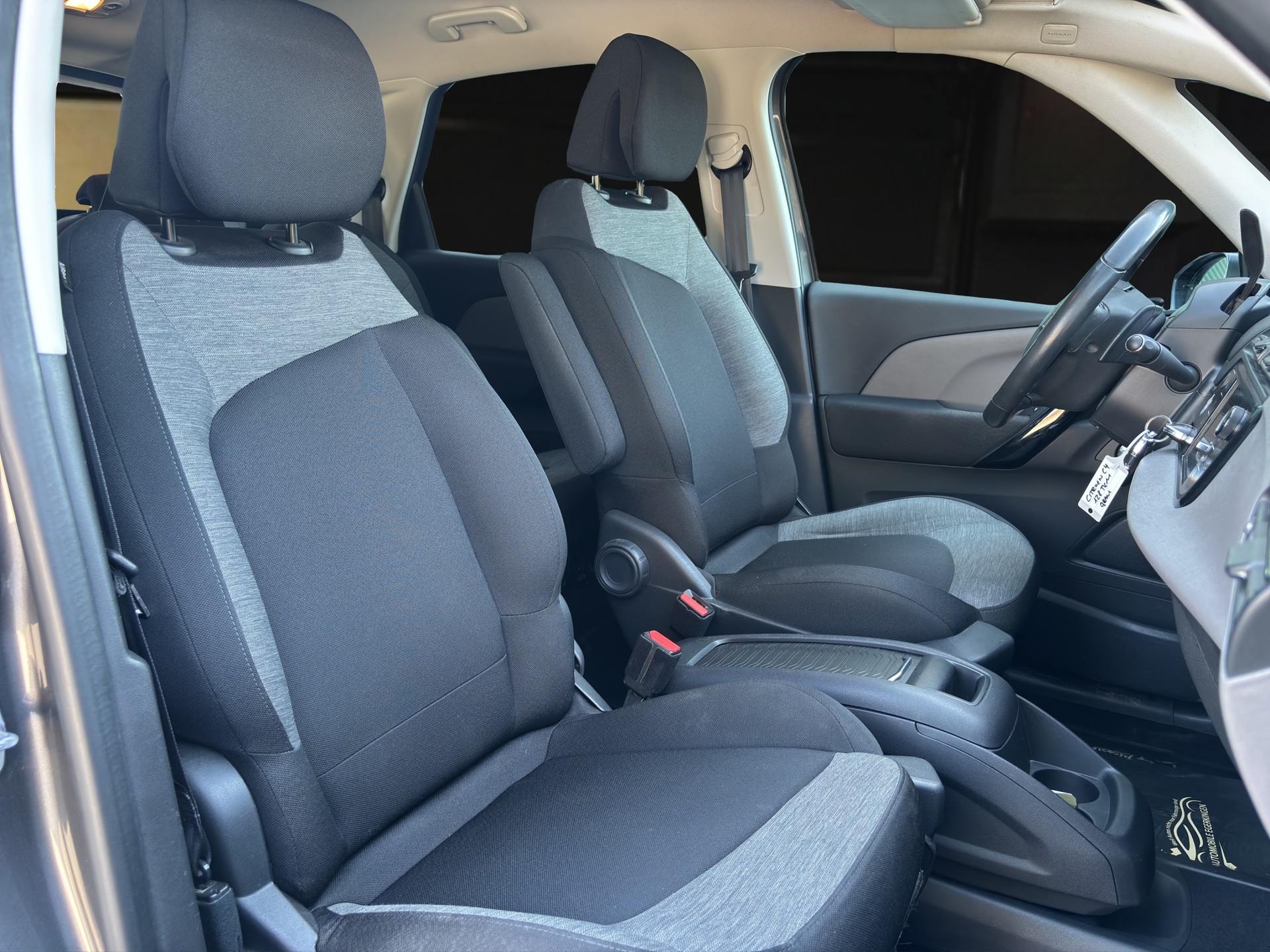 CITROEN C4 Picasso 1.6i 16V THP Feel Edition EAT6-image-9