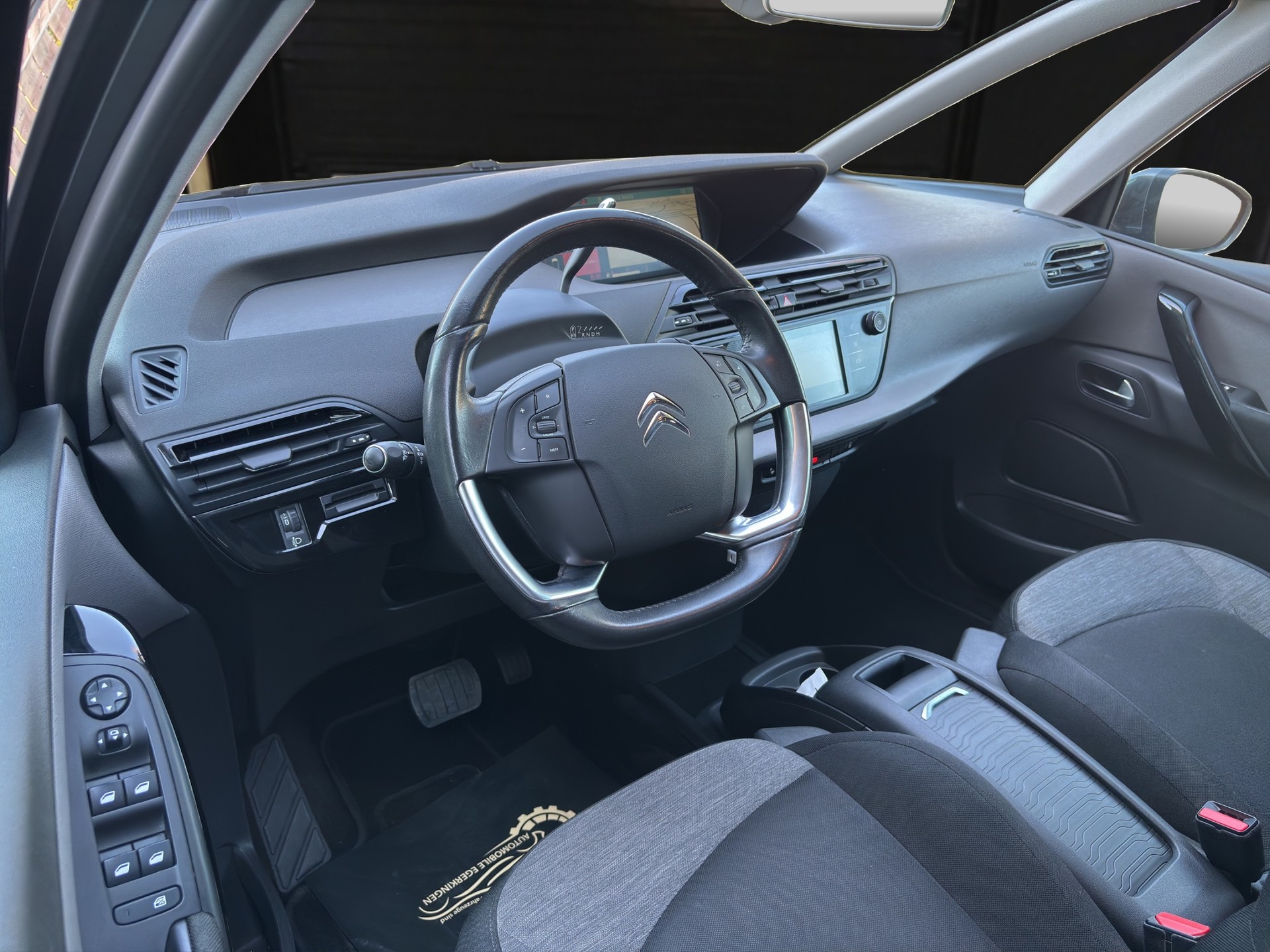 CITROEN C4 Picasso 1.6i 16V THP Feel Edition EAT6-image-8