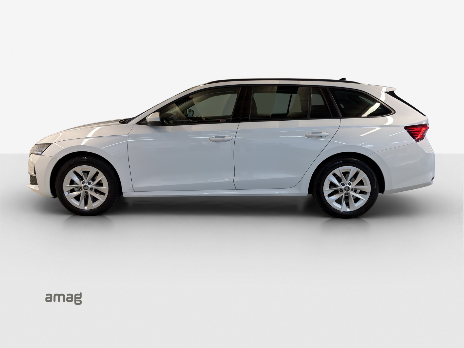 SKODA Octavia Combi 1.5 TSI mHEV DSG Selection-showroom-element-1
