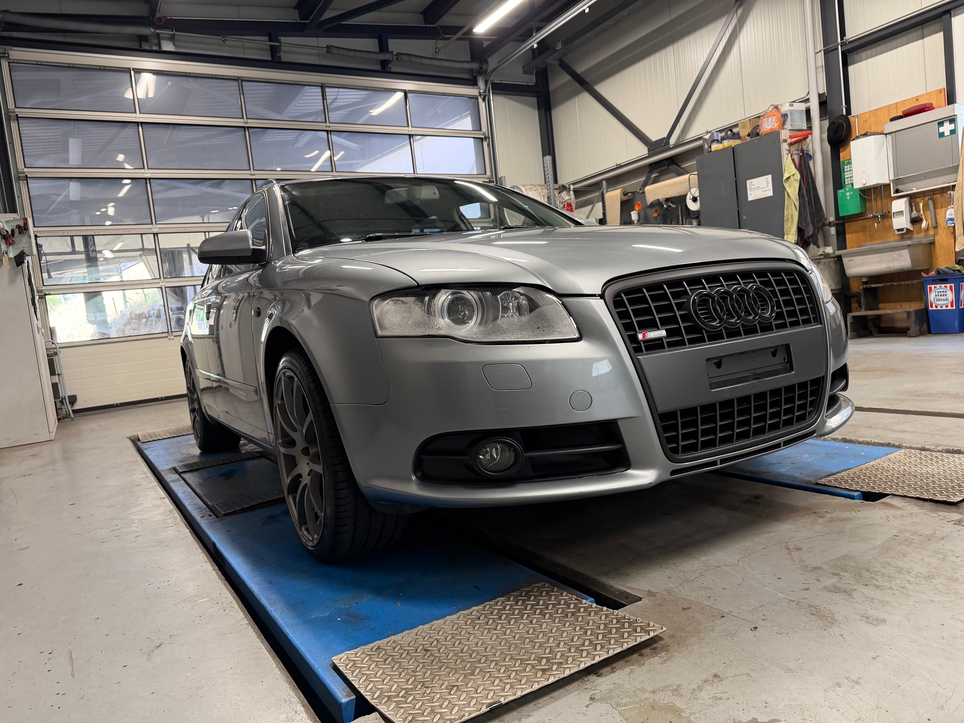AUDI A4 Avant 2.0 Turbo FSI quattro-image-5