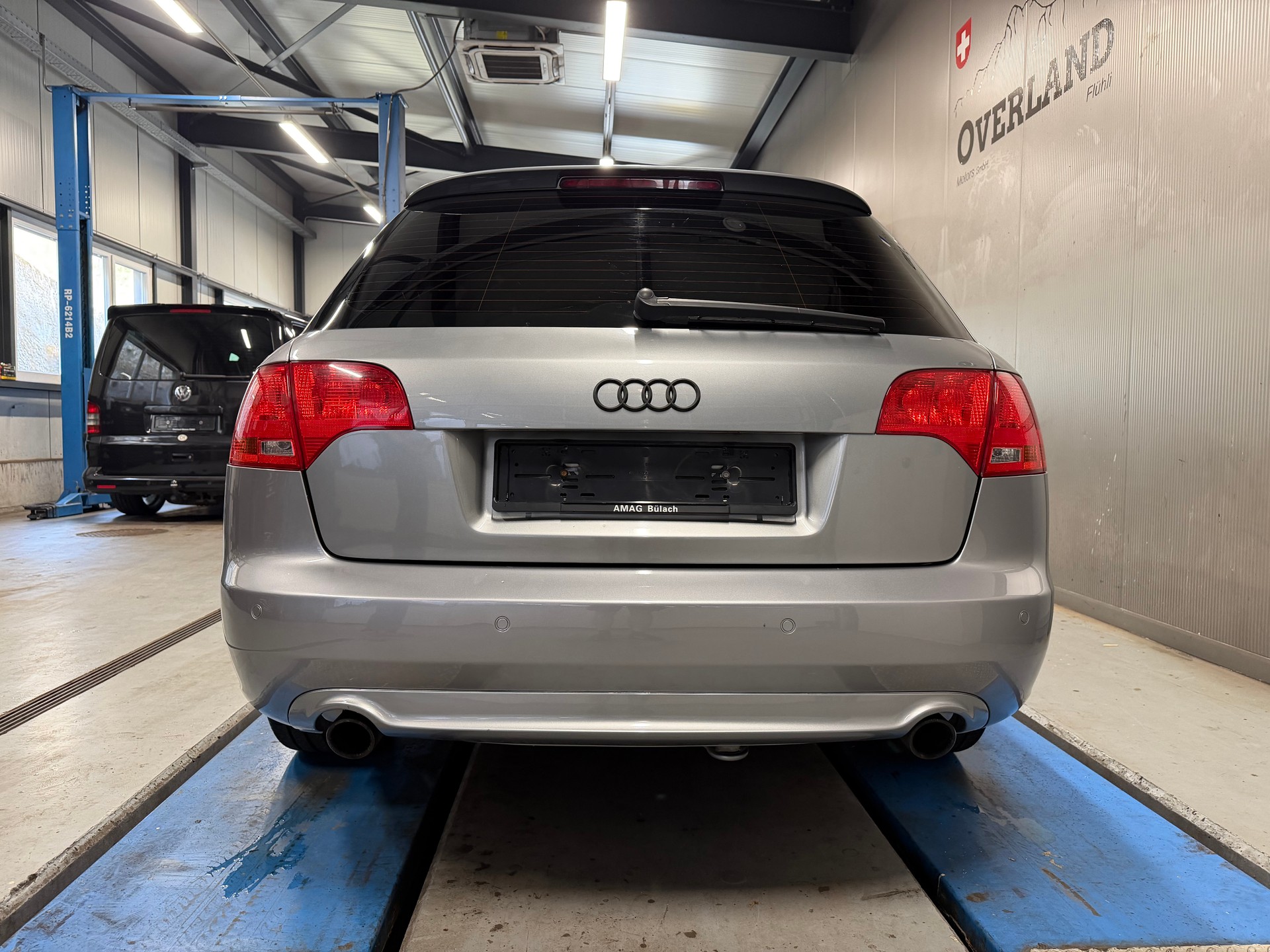 AUDI A4 Avant 2.0 Turbo FSI quattro-image-3