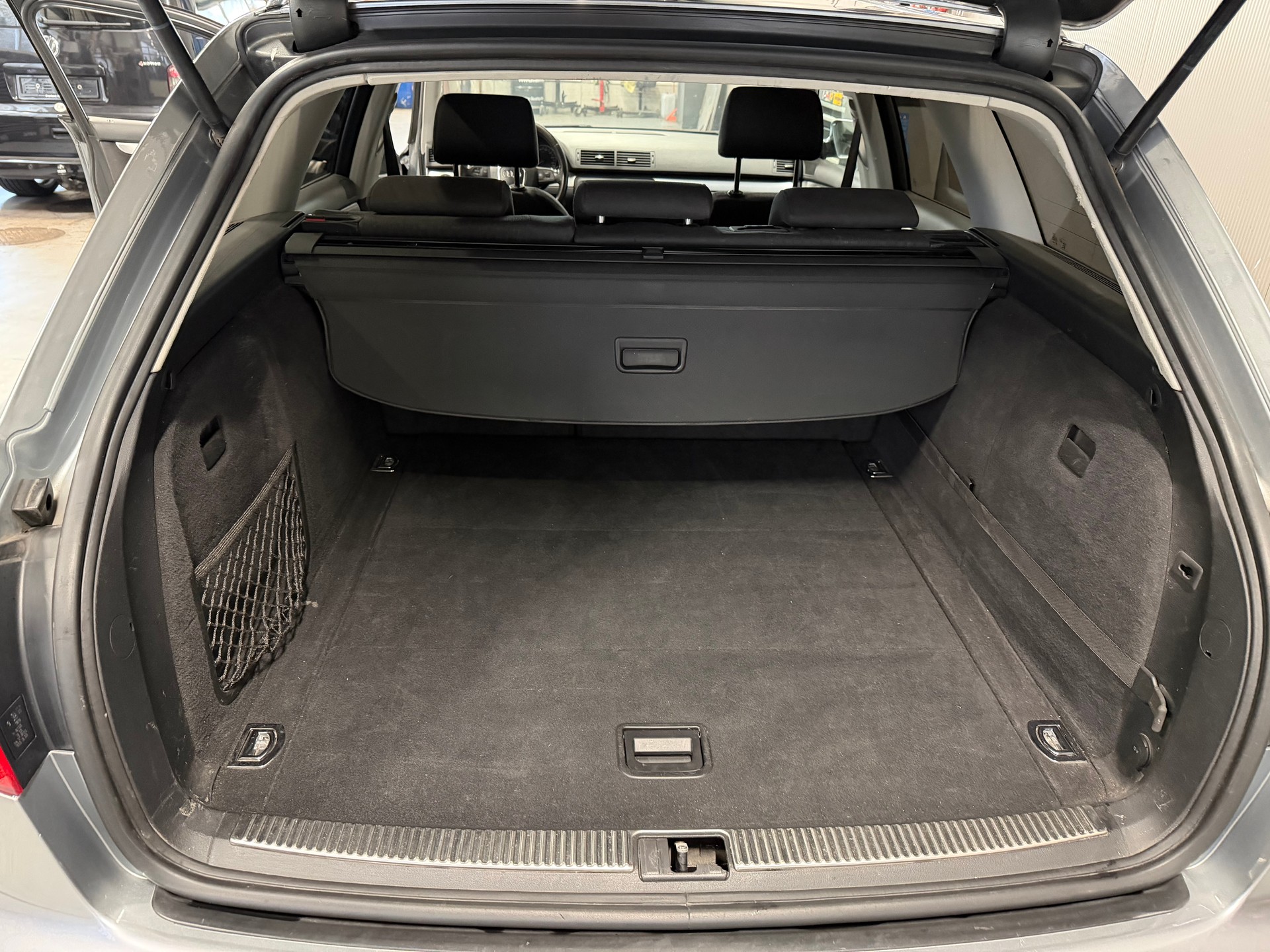 AUDI A4 Avant 2.0 Turbo FSI quattro-image-10