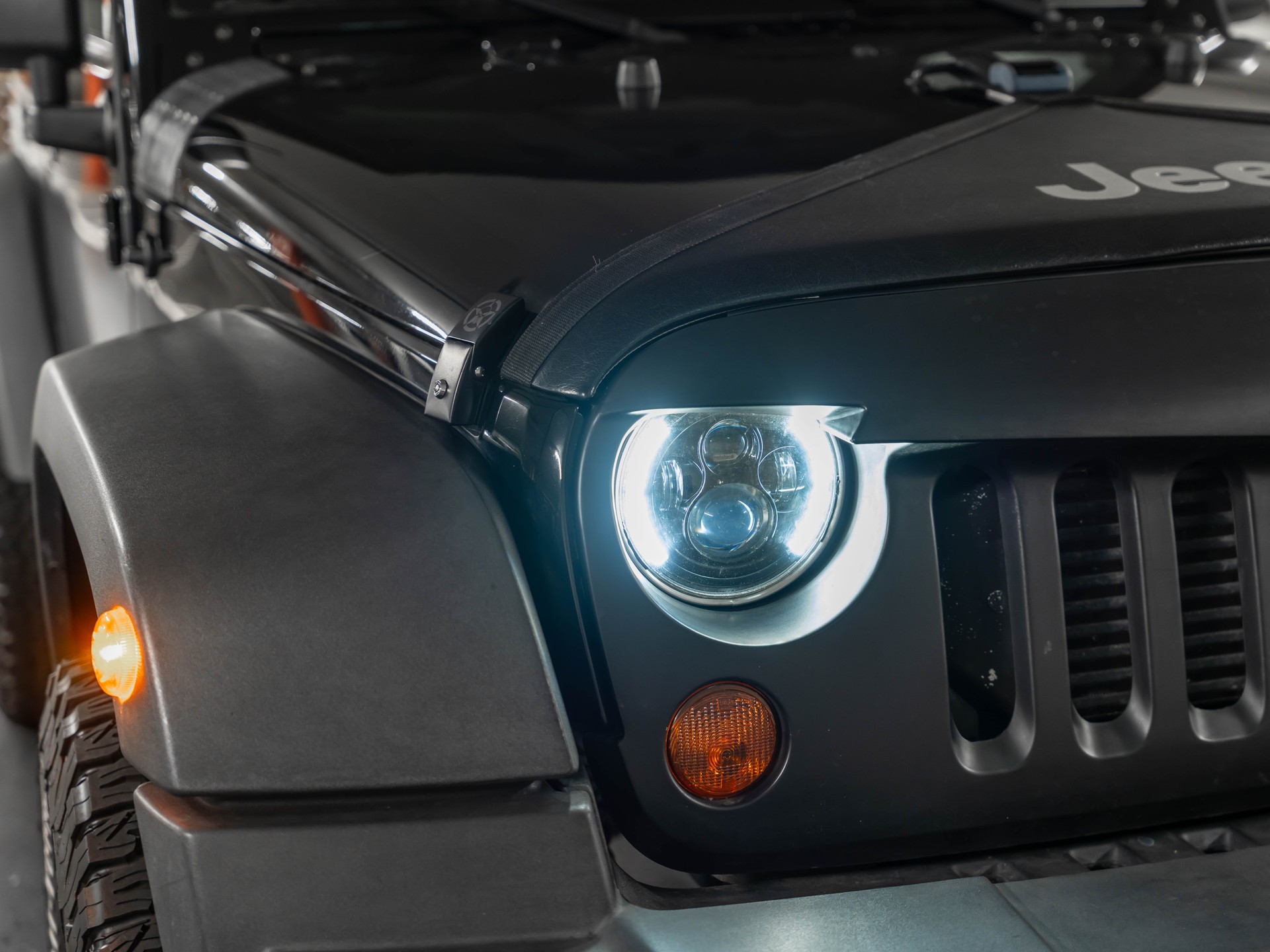 JEEP Wrangler 2.8 CRD Sport Automatic-image-16