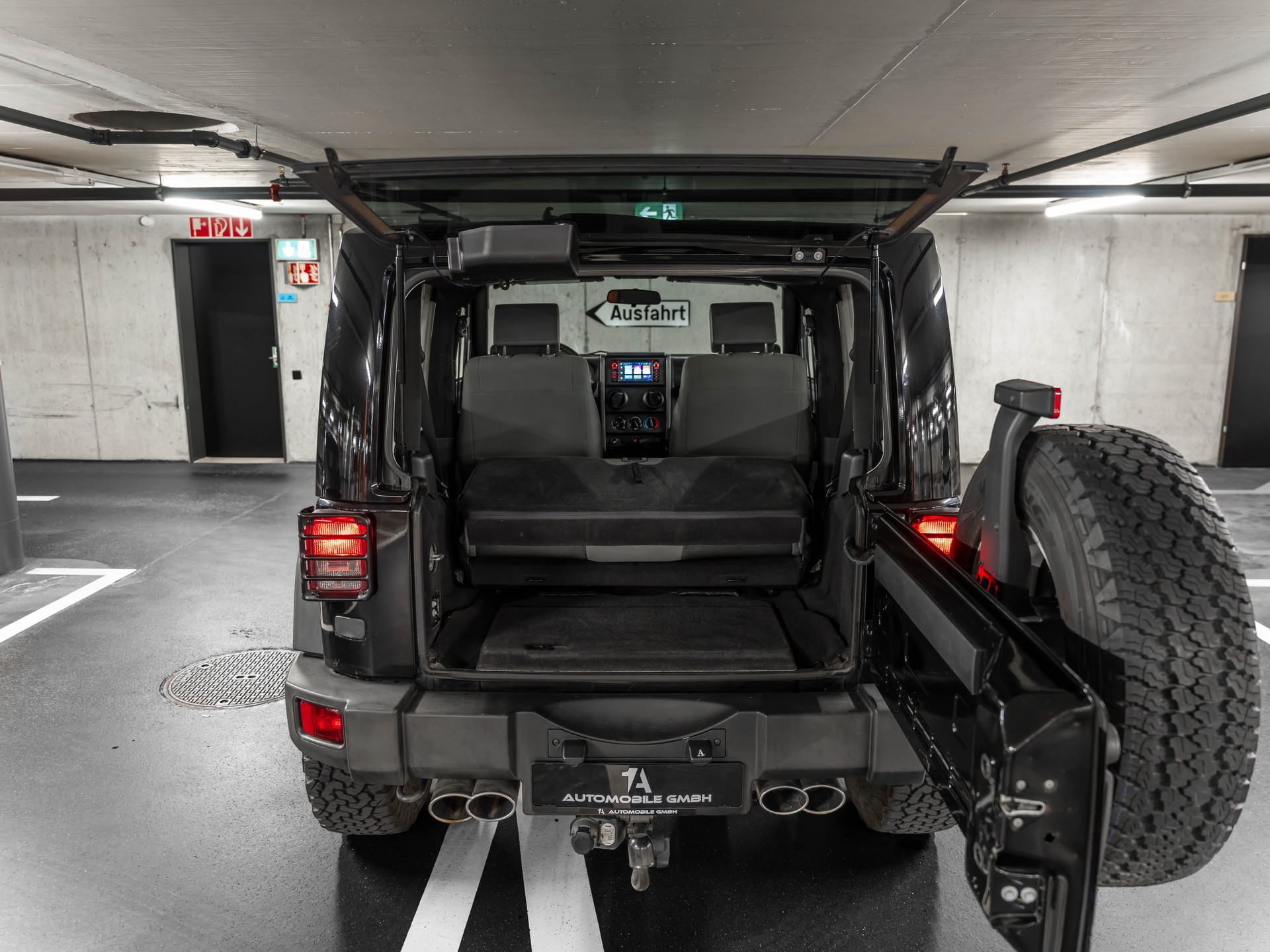 JEEP Wrangler 2.8 CRD Sport Automatic-image-11