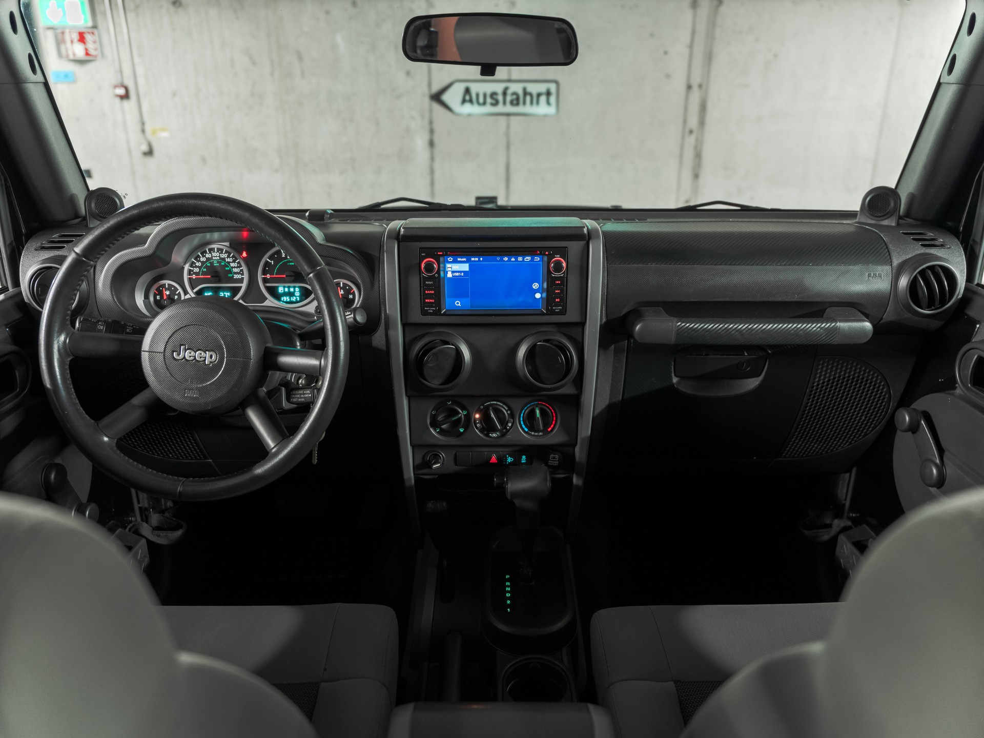 JEEP Wrangler 2.8 CRD Sport Automatic-image-18