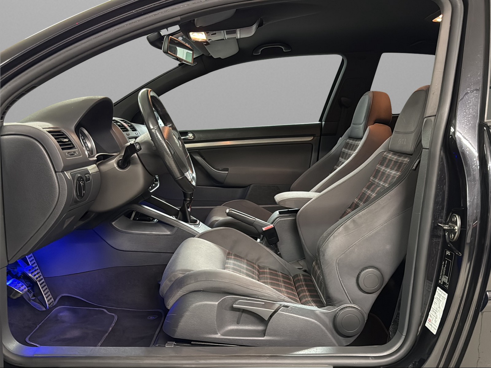VW Golf 2.0 TFSI GTI-image-11