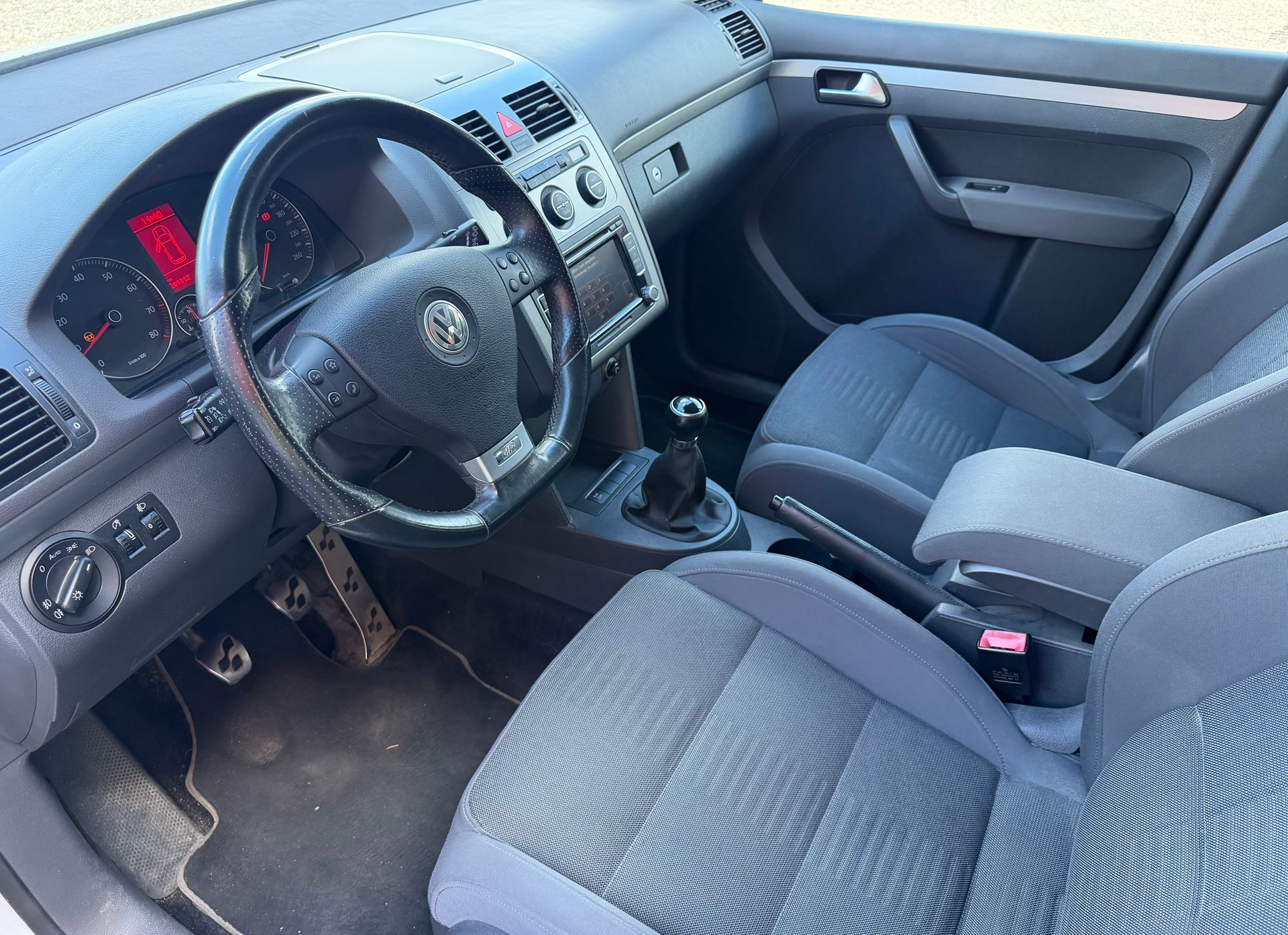 VW Touran 1.4 TSI Trendline-image-8