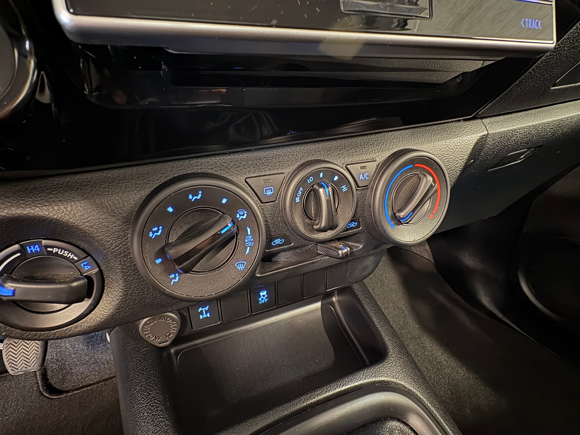 TOYOTA Hilux 2.4D-4D Comfort Single Cab 4x4-image-12