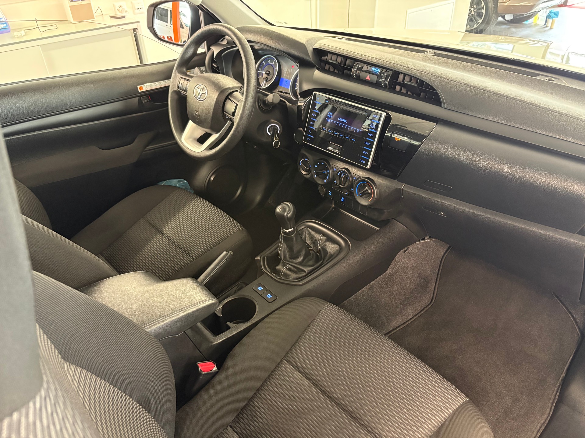 TOYOTA Hilux 2.4D-4D Comfort Single Cab 4x4-image-10