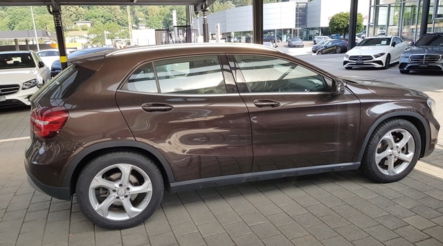 MERCEDES-BENZ GLA 220 4m-image-1