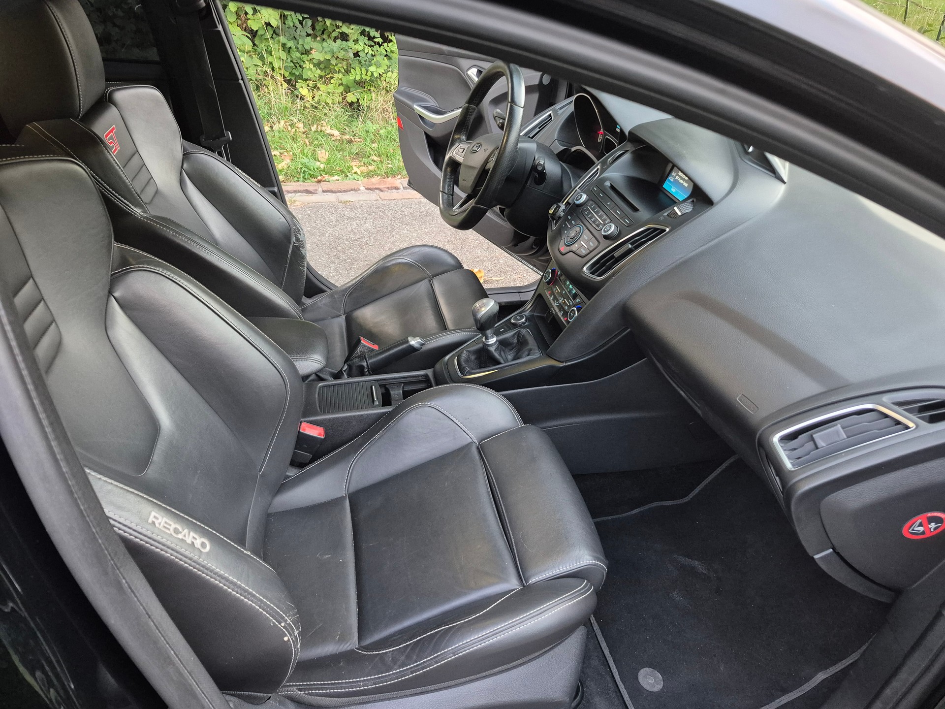 FORD Focus 2.0 SCTi ST2-image-8