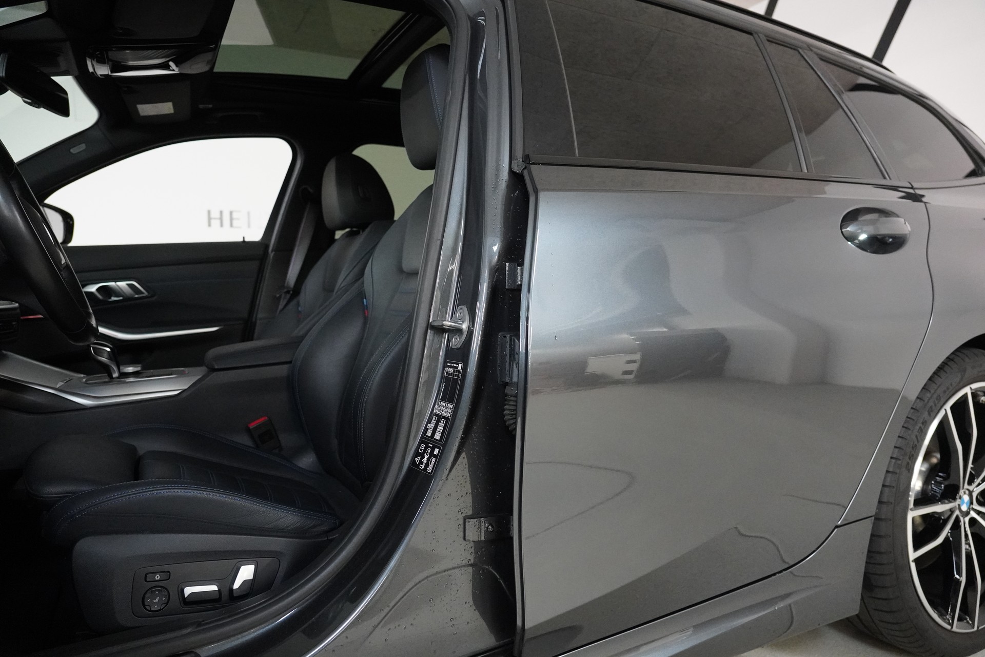 BMW M340d xDrive 48V Touring Steptronic Sport-image-10