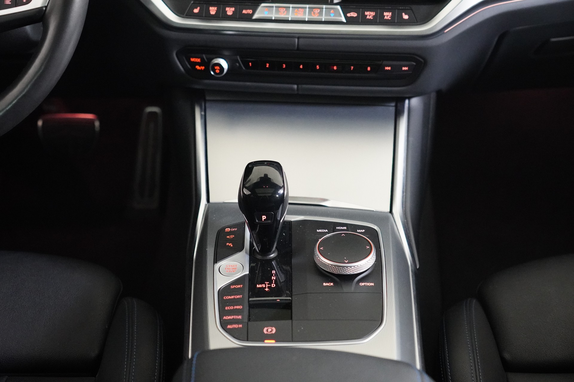 BMW M340d xDrive 48V Touring Steptronic Sport-image-19