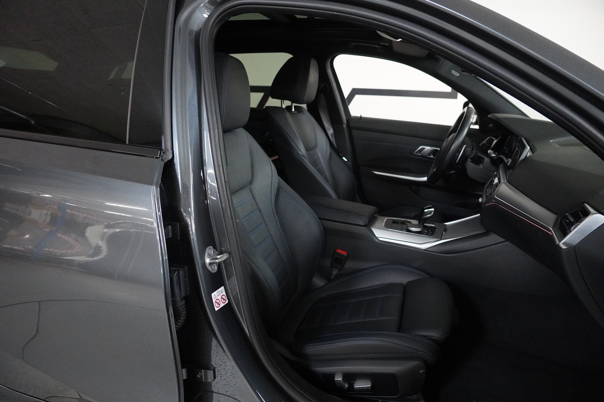 BMW M340d xDrive 48V Touring Steptronic Sport-image-14