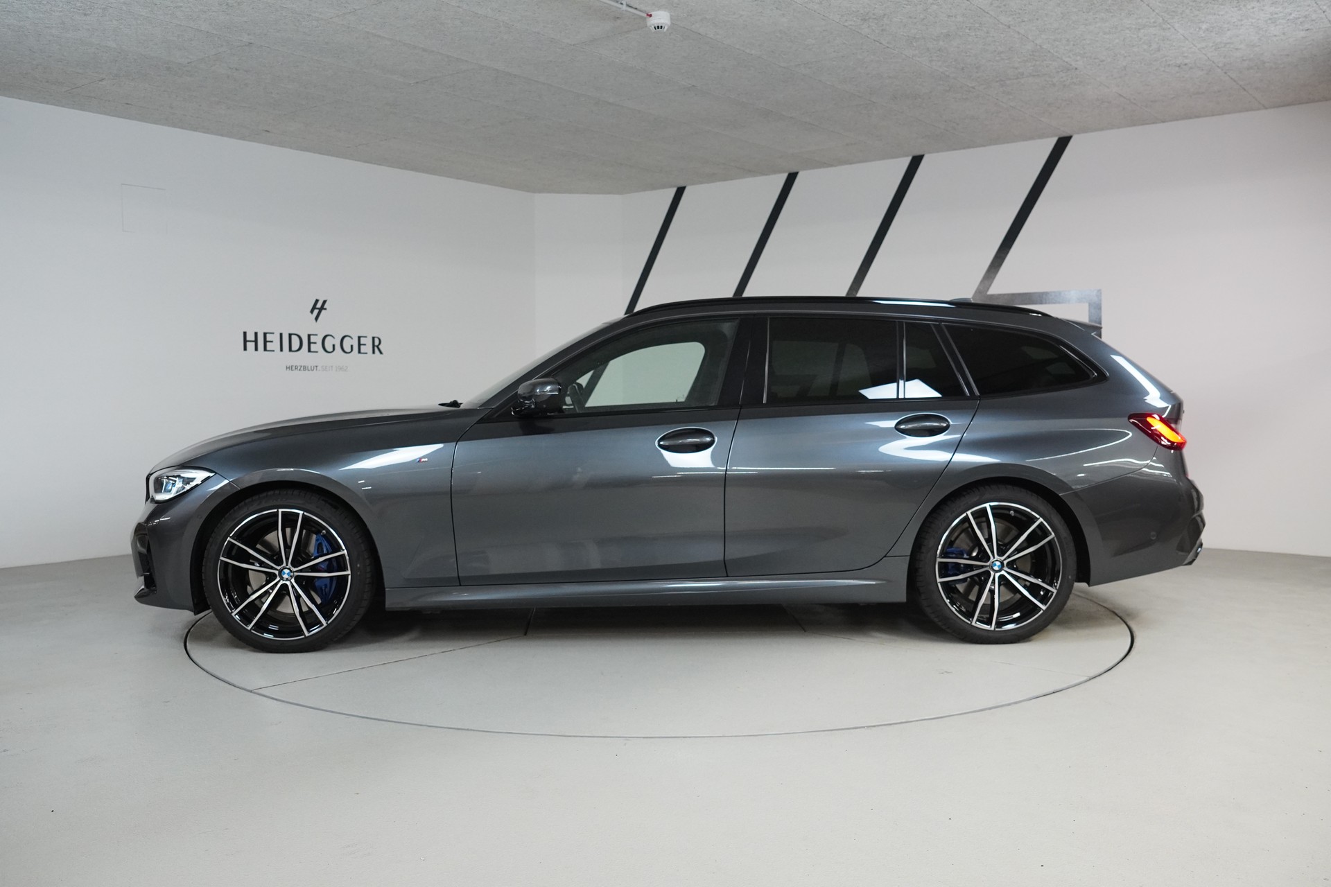 BMW M340d xDrive 48V Touring Steptronic Sport-image-3