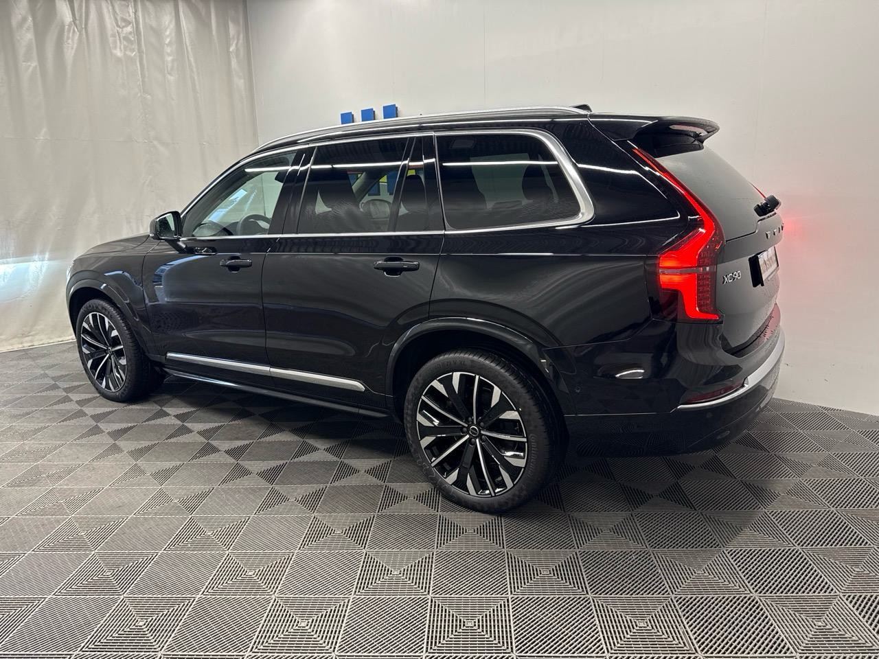 VOLVO XC90 B5 Benzin Mild Hybrid AWD Plus Bright Geartronic-showroom-element-1