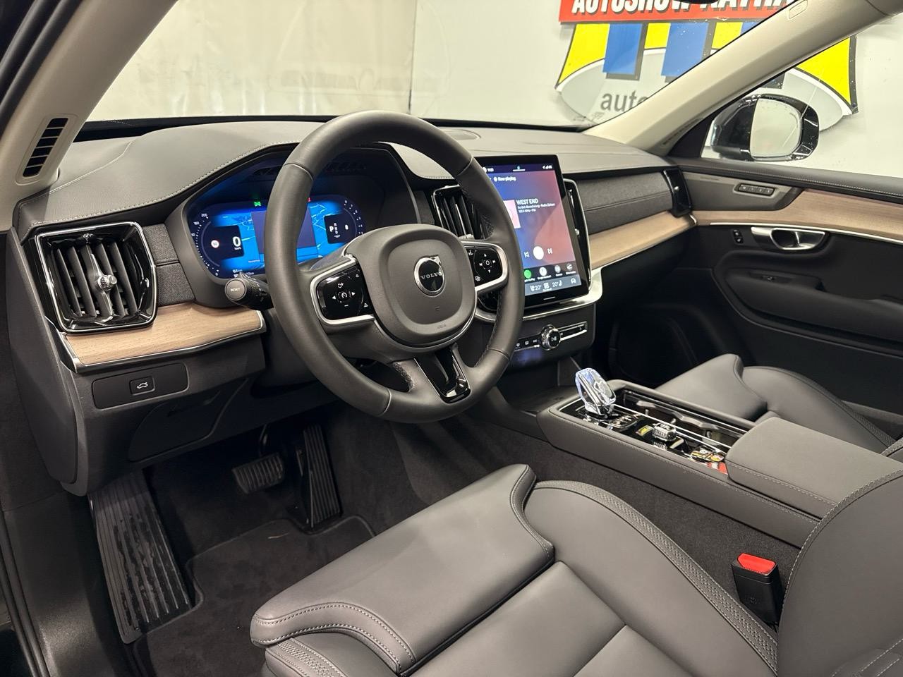VOLVO XC90 B5 Benzin Mild Hybrid AWD Plus Bright Geartronic-showroom-element-2