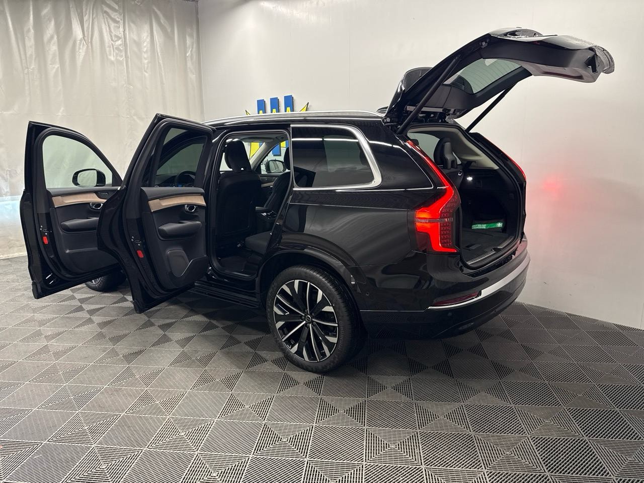 VOLVO XC90 B5 Benzin Mild Hybrid AWD Plus Bright Geartronic-image-13