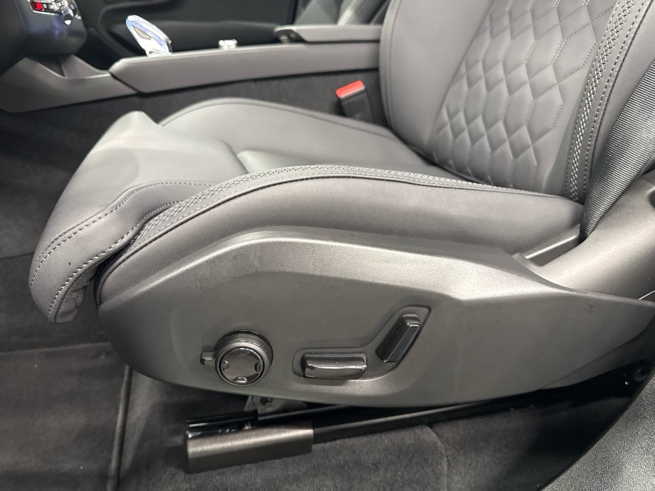 VOLVO XC90 B5 Benzin Mild Hybrid AWD Plus Bright Geartronic-image-4