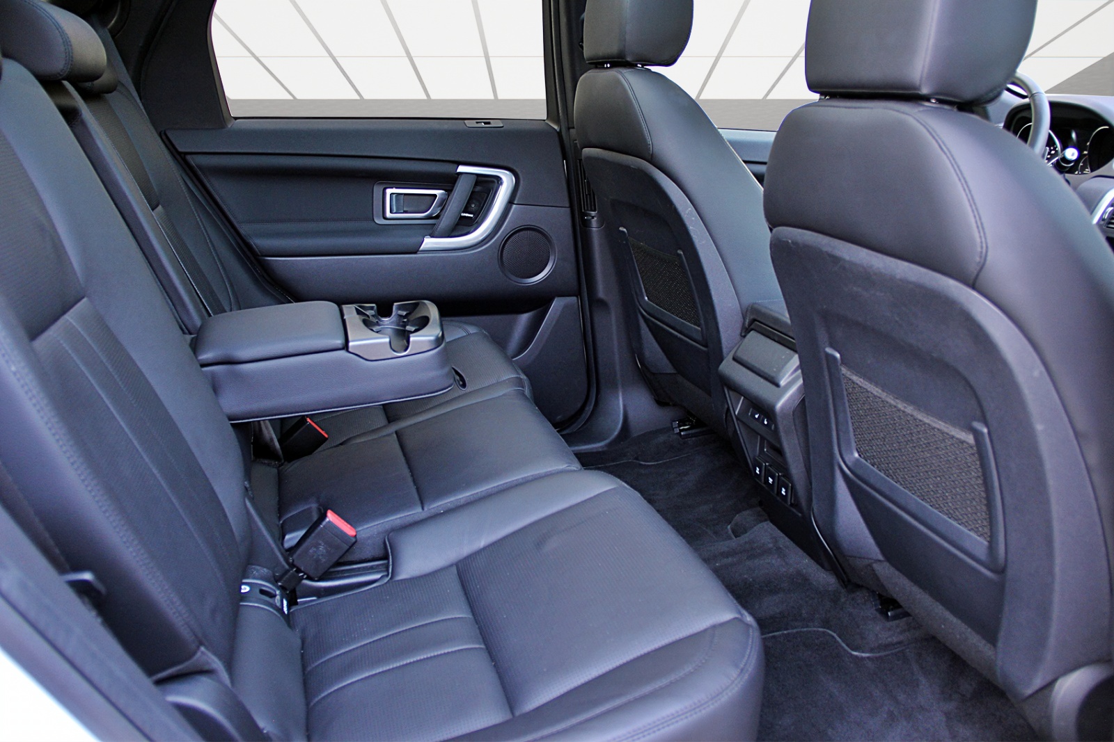 LAND ROVER Discovery Sport 2.0 TD4 SE AT9-image-11
