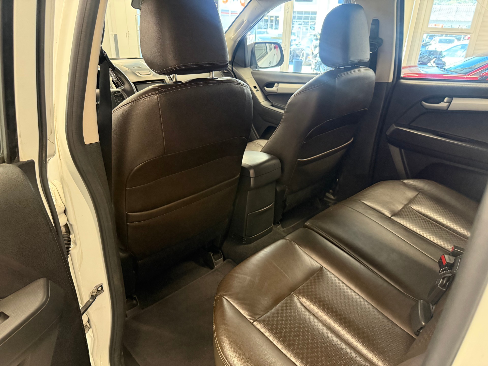 ISUZU D-MAX 2.5 Crew Cab Solar 4x4 A-image-12