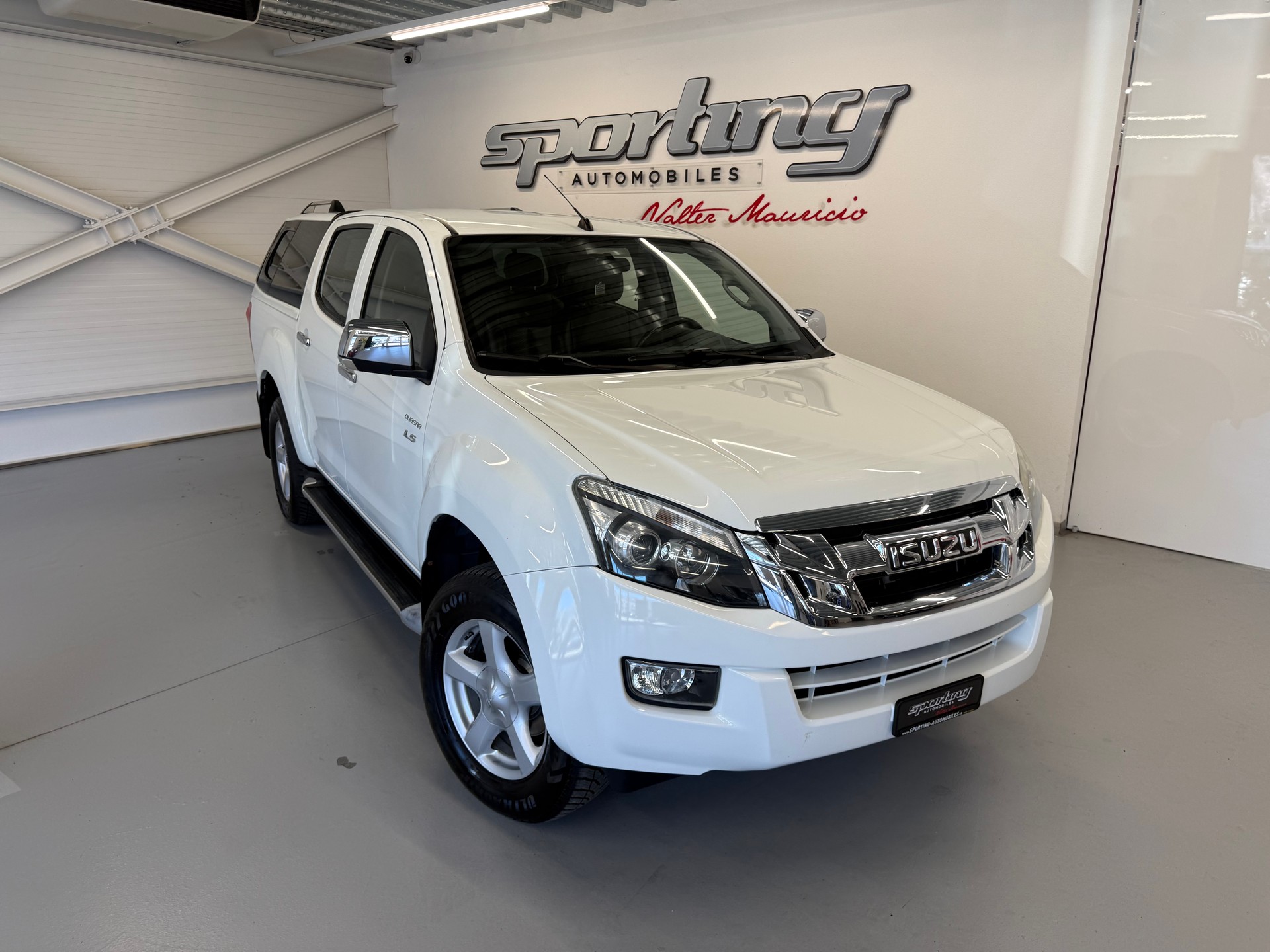 ISUZU D-MAX 2.5 Crew Cab Solar 4x4 A-image-0