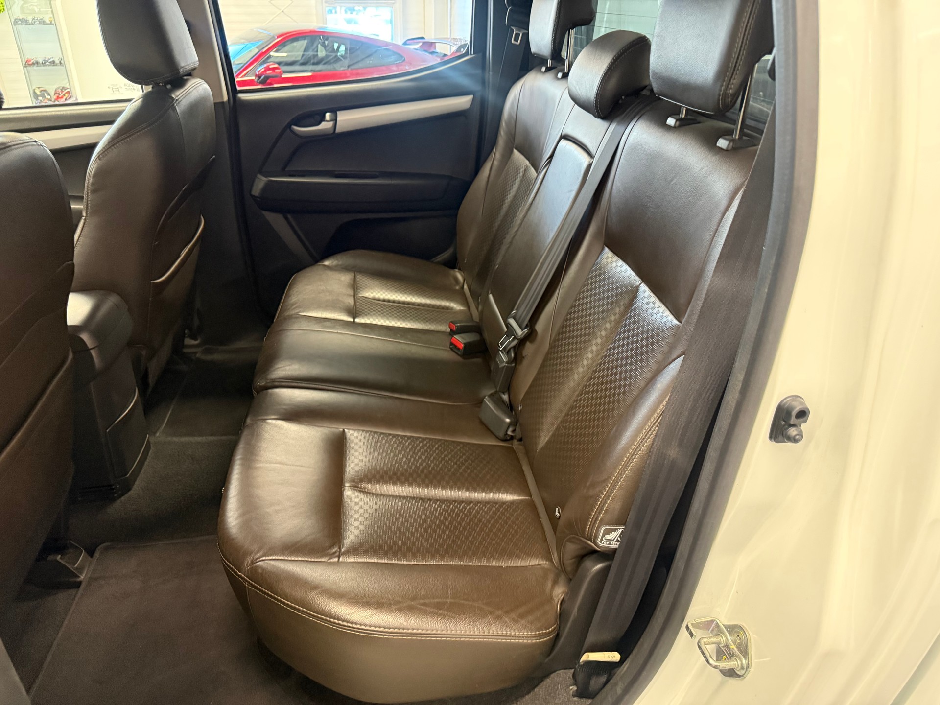 ISUZU D-MAX 2.5 Crew Cab Solar 4x4 A-image-13