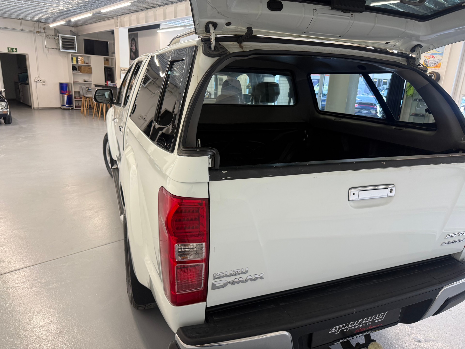 ISUZU D-MAX 2.5 Crew Cab Solar 4x4 A-image-8