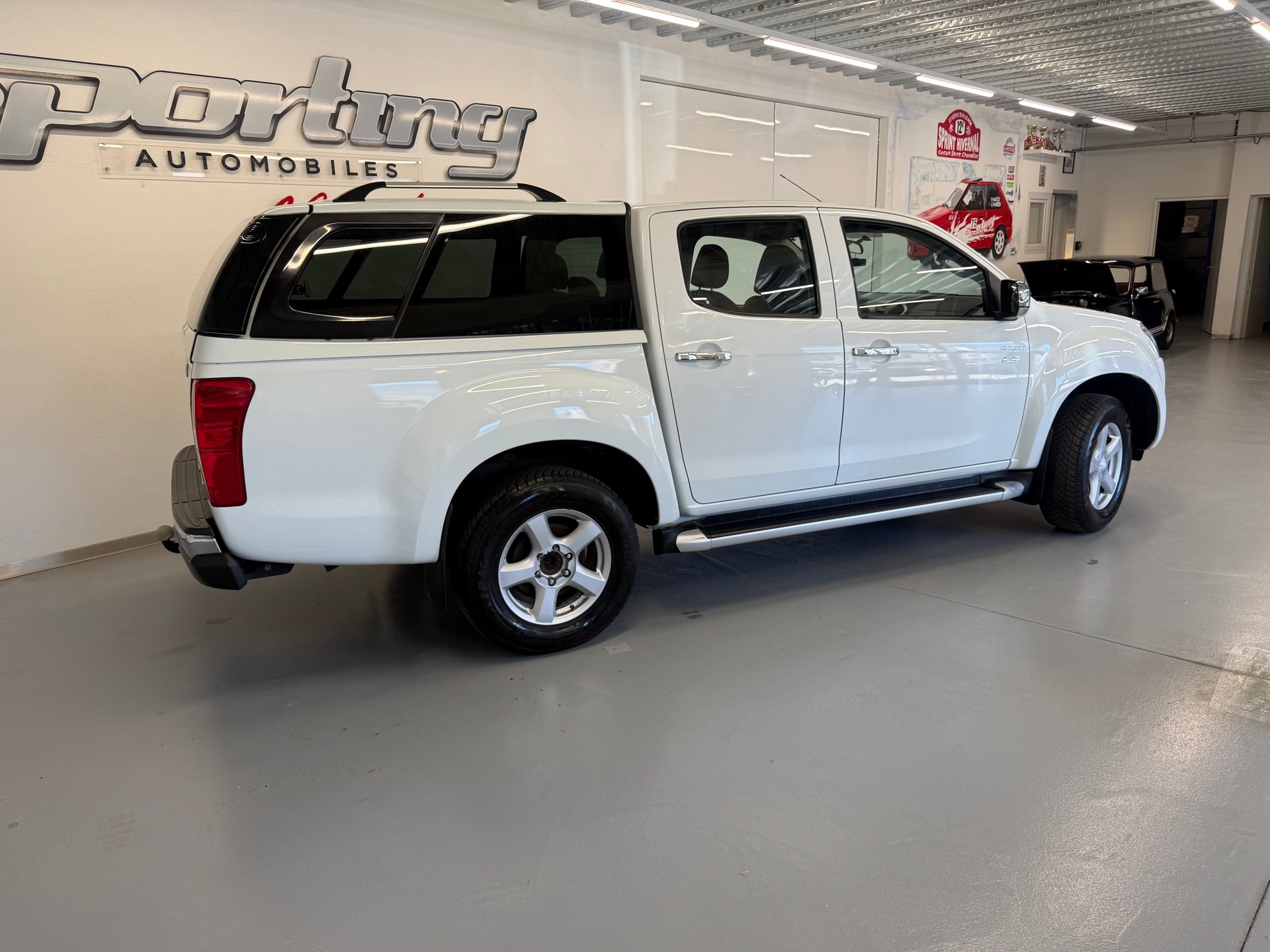 ISUZU D-MAX 2.5 Crew Cab Solar 4x4 A-image-6