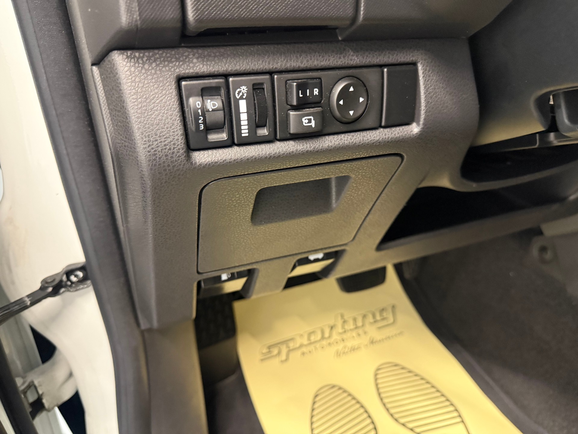 ISUZU D-MAX 2.5 Crew Cab Solar 4x4 A-image-14