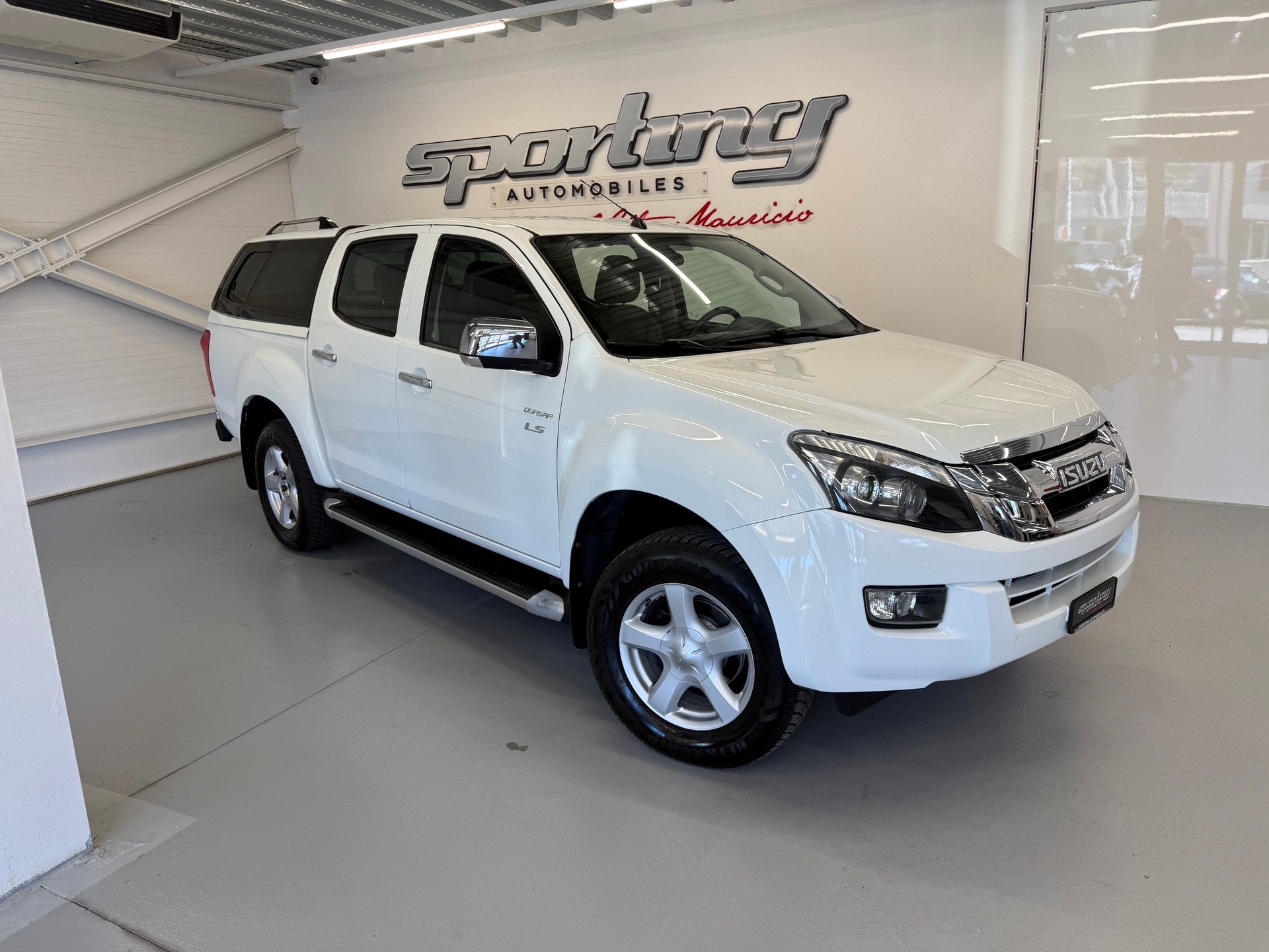 ISUZU D-MAX 2.5 Crew Cab Solar 4x4 A-image-2
