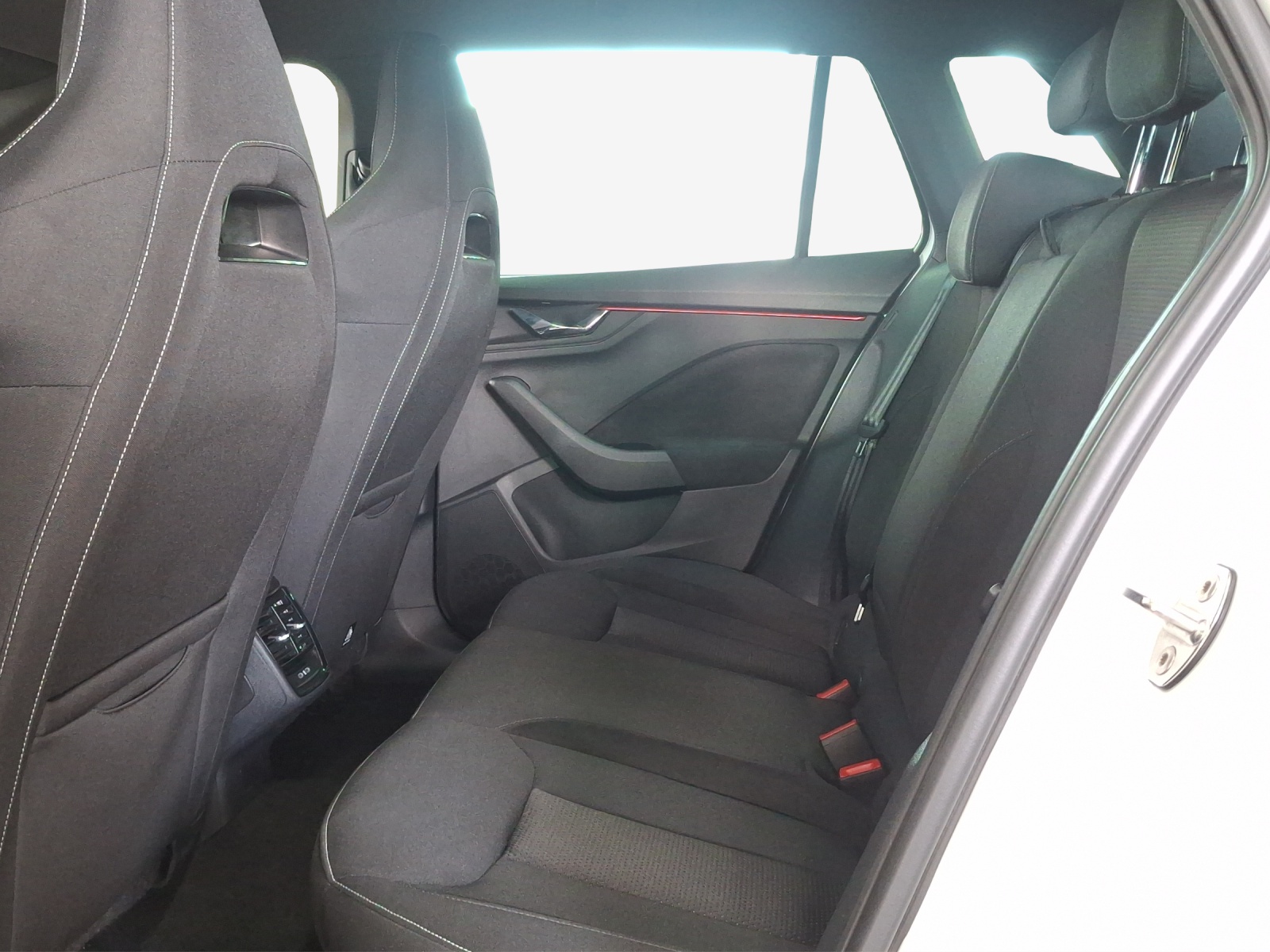 SKODA Kamiq 1.0 TSI Selection DSG-image-11