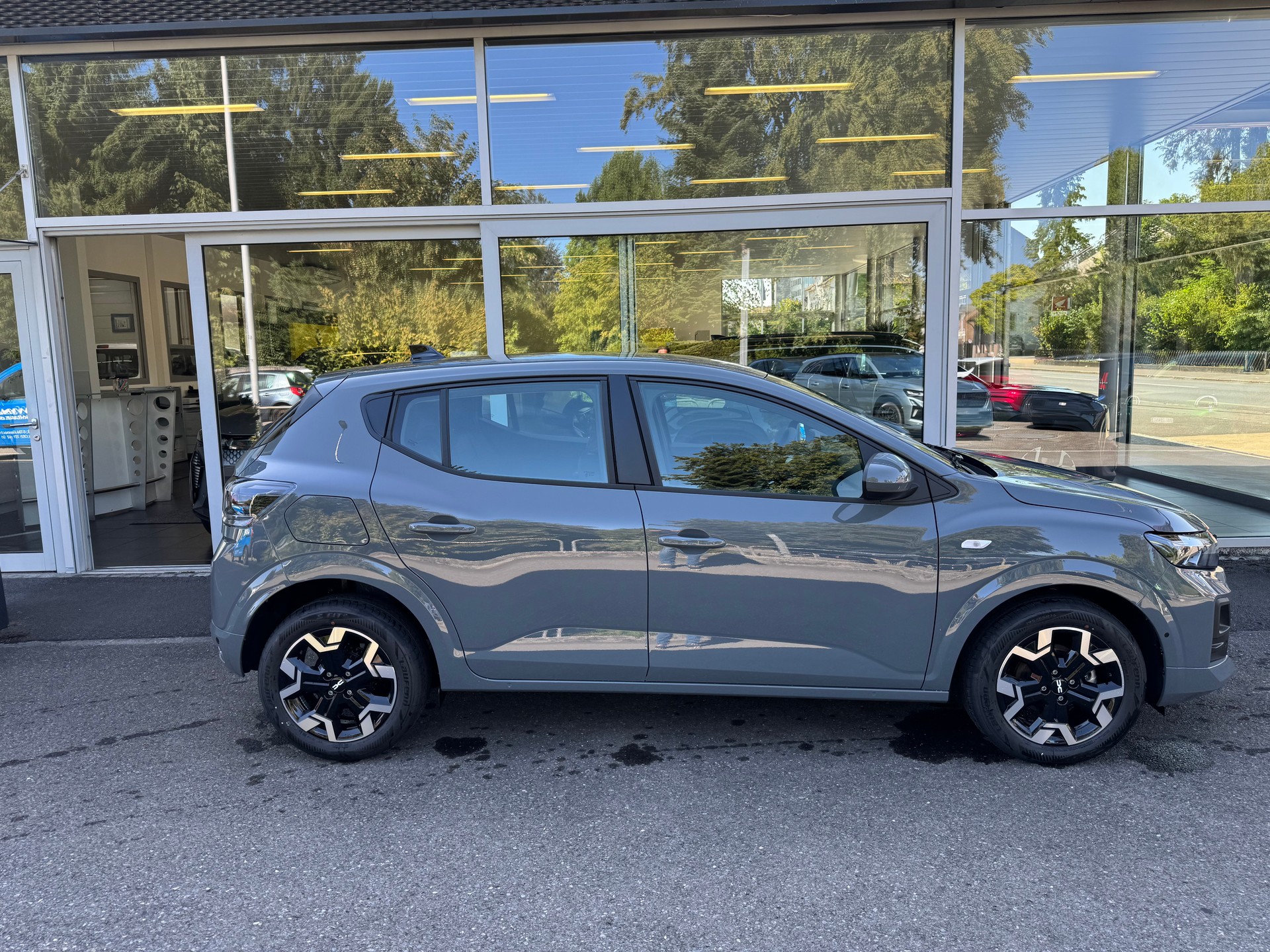 DACIA Sandero TCe 100 Journey-image-1