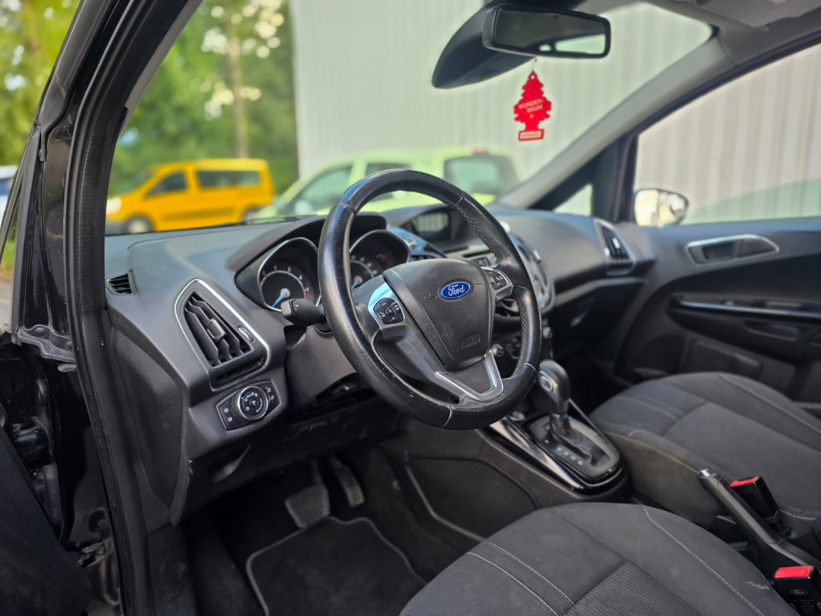 FORD B-Max 1.6 Ti-VCT Titanium PowerShift-image-2