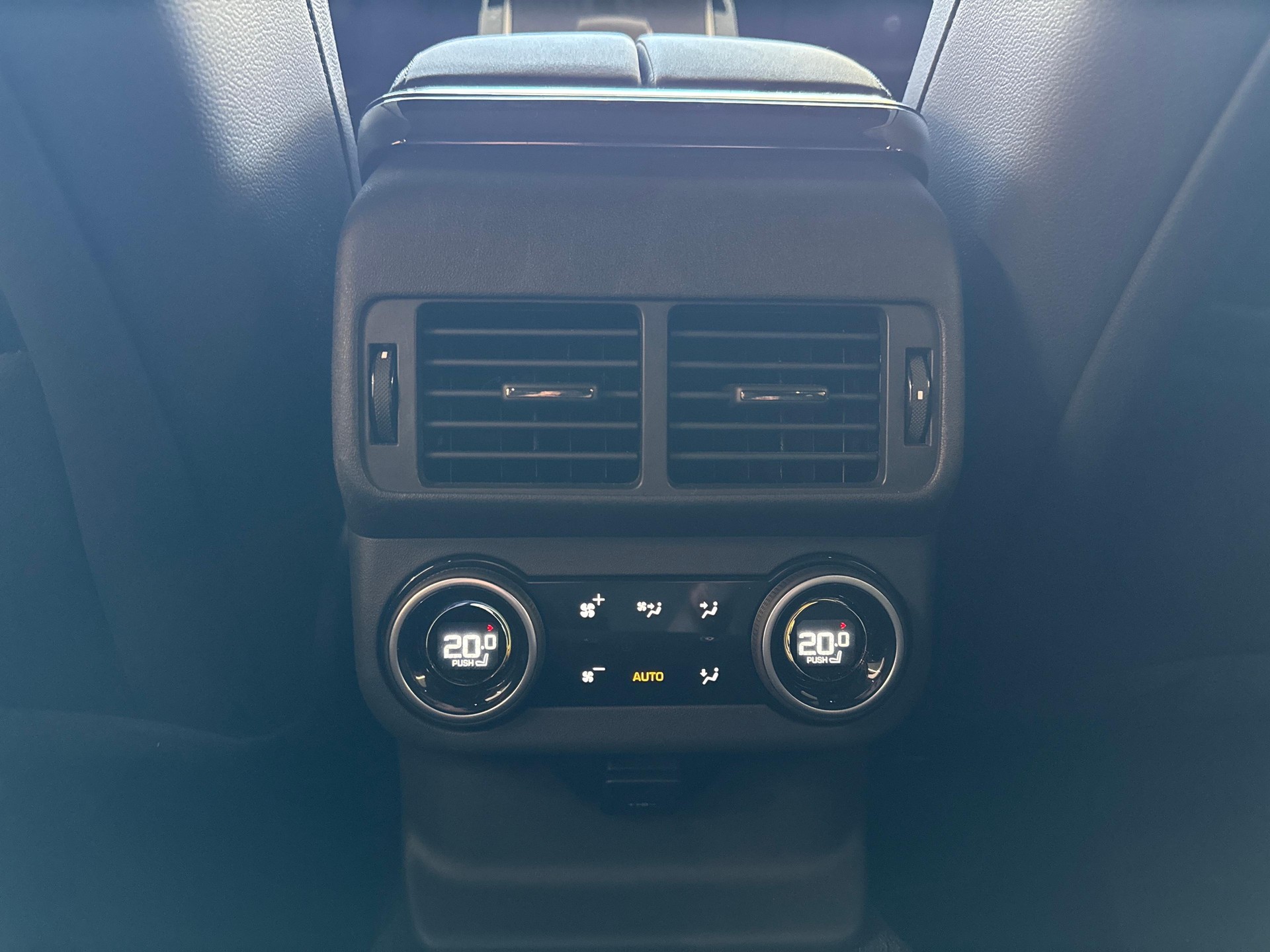 LAND ROVER Range Rover Velar 2.0 P400e Dynamic SE mit Panoramadach-image-16