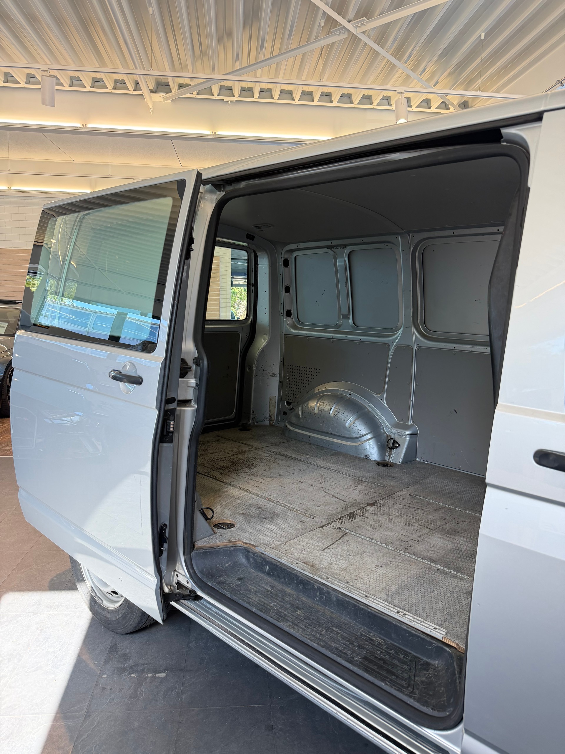 VW T6 Kaw. 3000 2.0 TDI 140 DSG-image-15